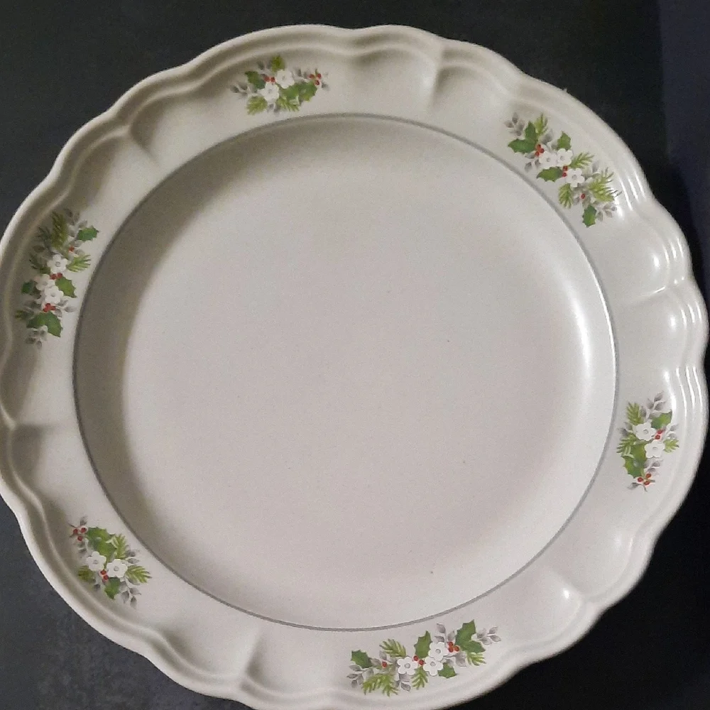 Set of 2 Pfaltzgraff White Dinner Plate with Holly and Red Berry Accents - Picture 8 of 13